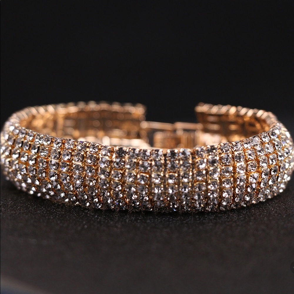 Stylish rhinestone bracelet